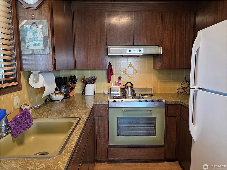1577 Country Club Dr — Photo 15