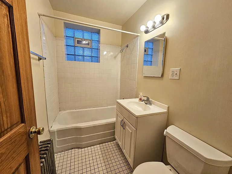 703 W Cornelia Ave #2R — Photo 5