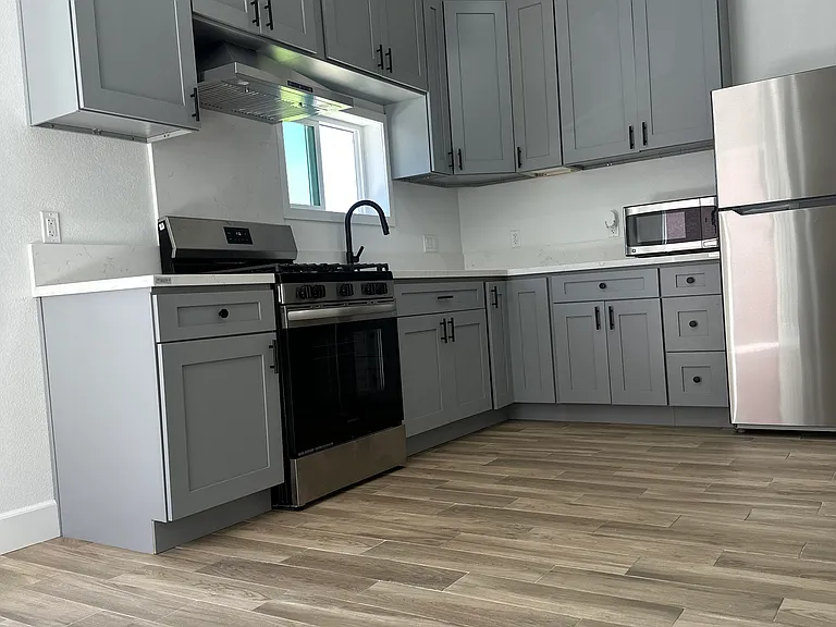 2556 E 220th St #1/2 — Photo 19