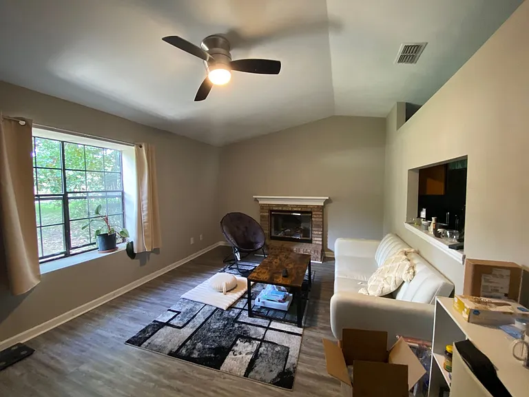 1226 Brafforton Dr — Photo 2