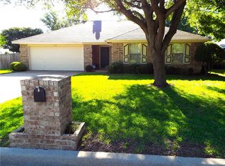 716 Baldridge Rd, Burleson, TX 76028