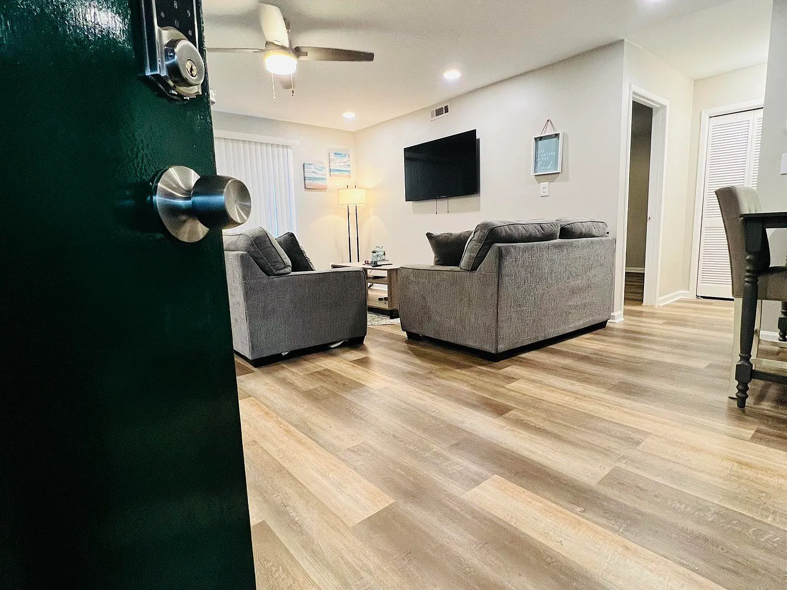 1 bed, 1.0 bath, 741 sqft, $1,100 — Photo 1
