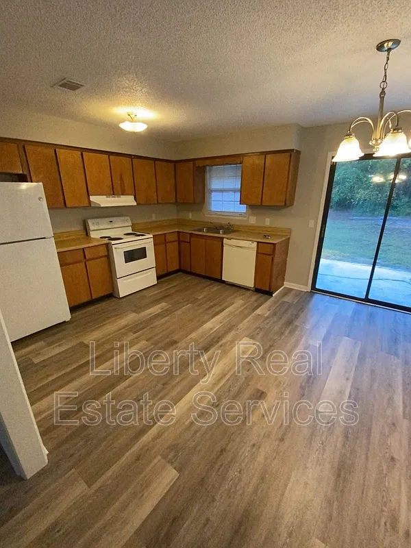 Oakview — Photo 4