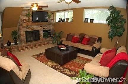 OVERSIZE DEN : WOOD BURNING FIREPLACE
