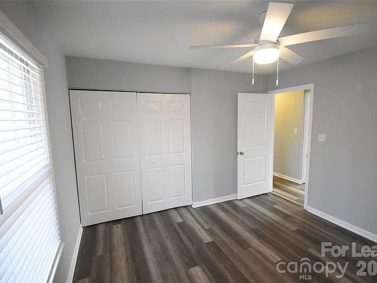 924 Edgegreen Dr — Photo 18