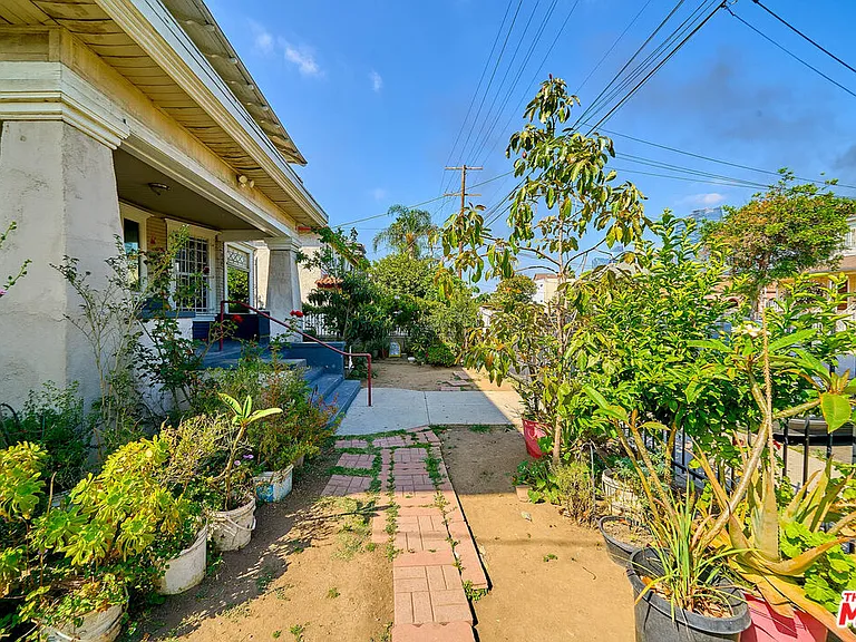 1347 Valencia St — Photo 29