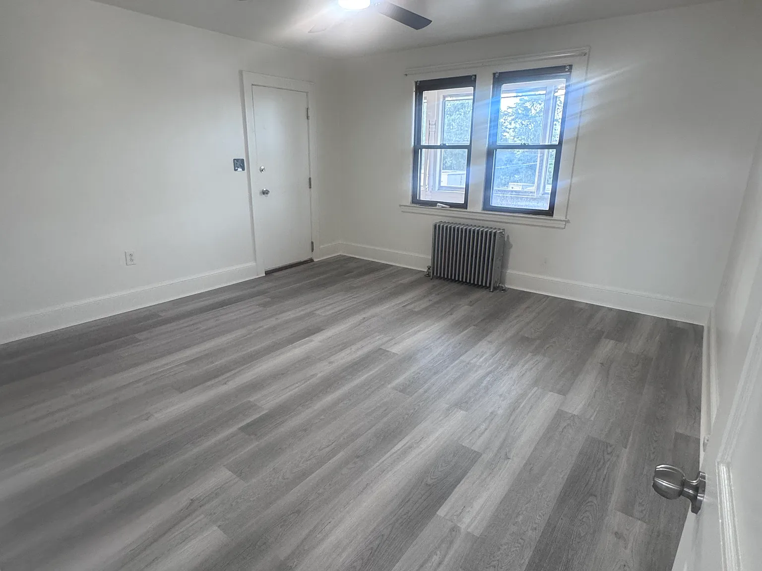 2 bed, 900 sqft, $1,600 — Photo 2