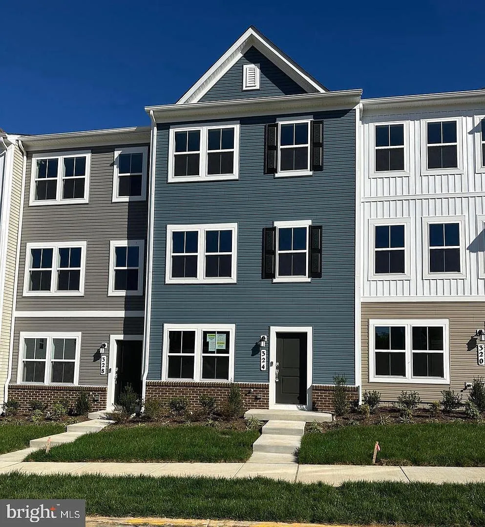 3 bed, 4.0 bath, 1766 sqft, $2,100 — Photo 2