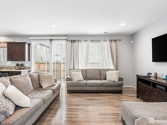 4th image of 8028 175th Street E
