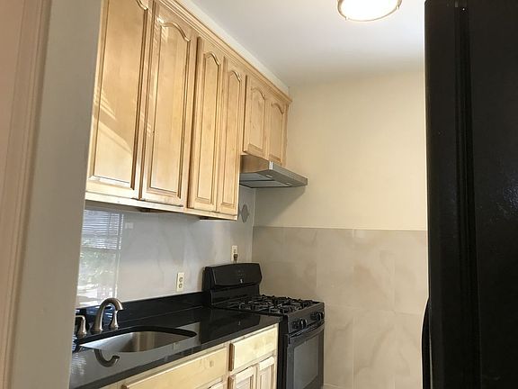 3rd image of 2602 Voorhies Ave