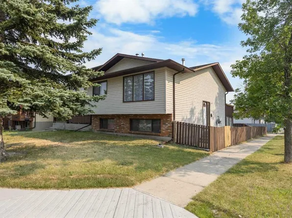 1 NE Edgewood Dr NW, Calgary, AB T3A 2T3
