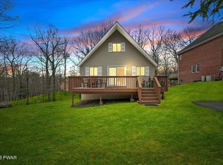 127 Sandstone Dr, Dingmans Ferry, PA 18328