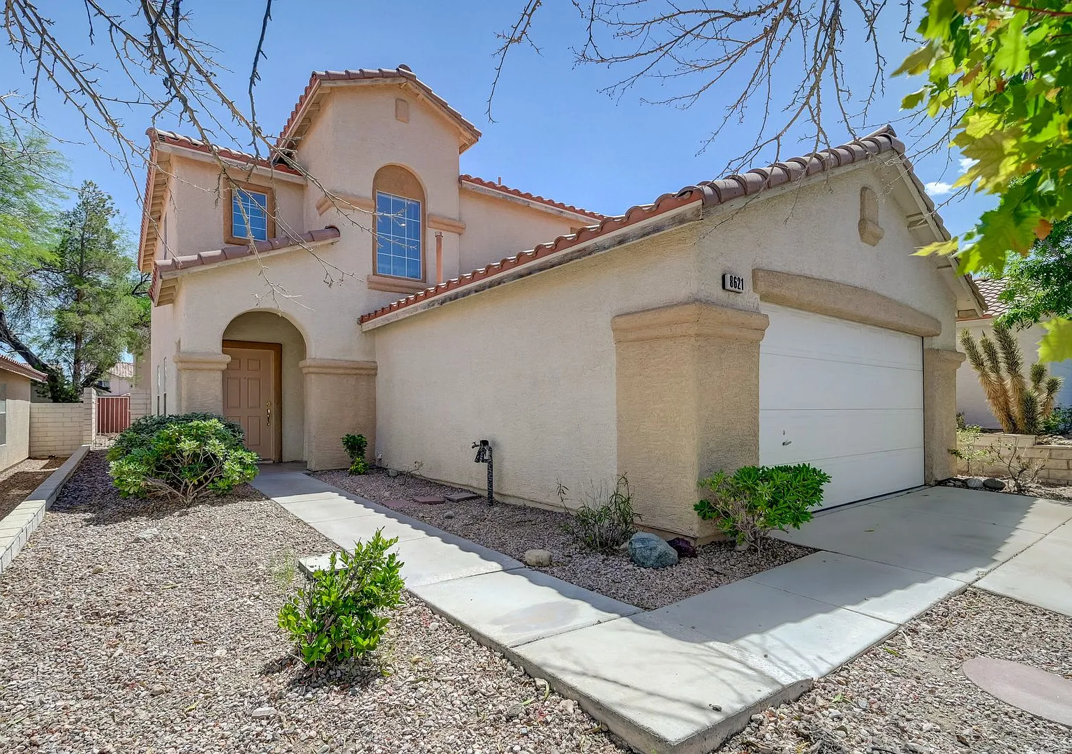 8621 Grand Pine 5bd — Photo 1