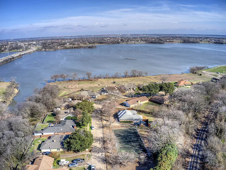 4804 Edgewater Dr — Photo 47