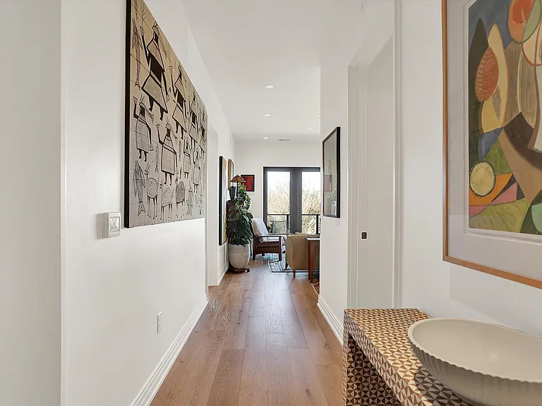 877 N East St #303 — Photo 2