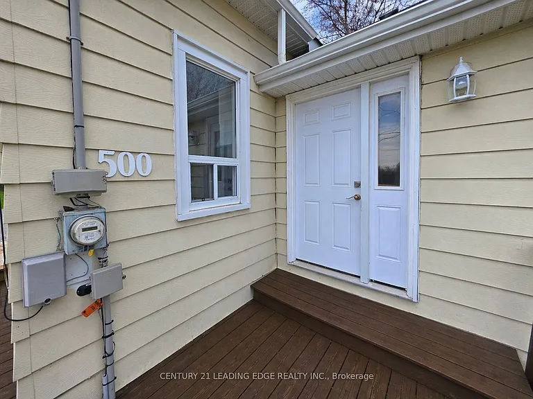 500 The Queensway S — Photo 3