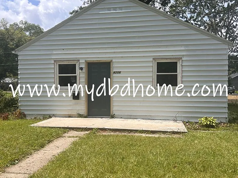 4206 Lillie St — Photo 1
