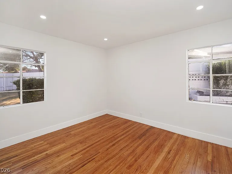 1140 Hillside Pl — Photo 6