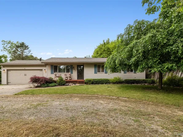 9711 Dartmouth Rd, Clarkston, MI 48348