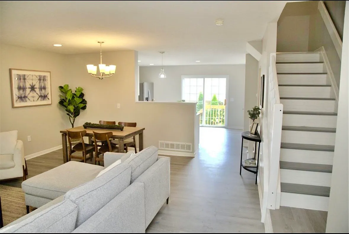 4 bed, 3.5 bath, 1680 sqft, $3,295 — Photo 2