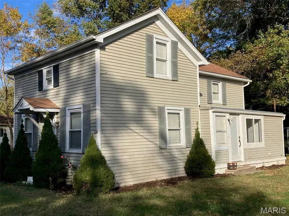 401 N Mill St, Summerfield, IL 62289