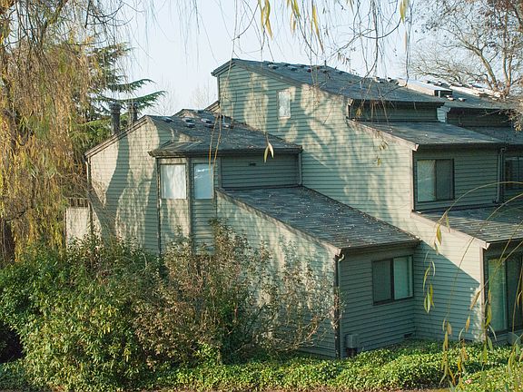 4th image of 7010 116th Ave NE #B