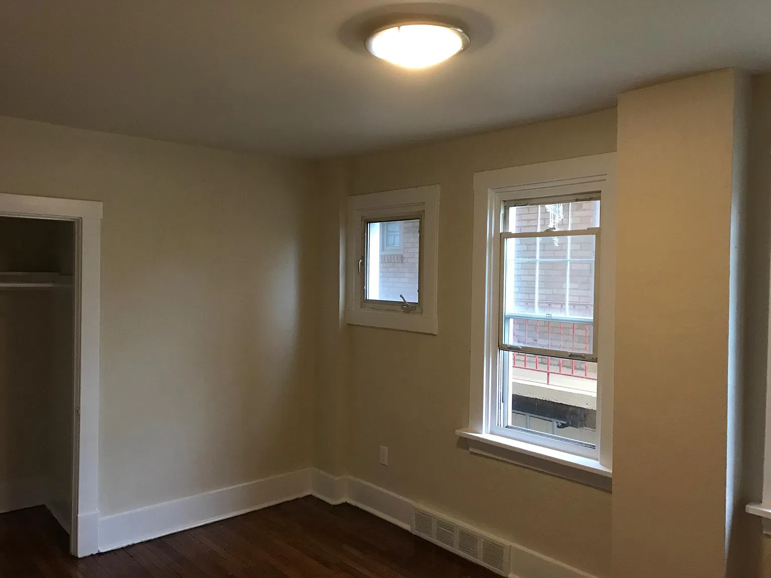 1120 Berkshire Ave — Photo 4