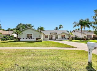 5700 W Waterford Dr, Davie, FL 33331