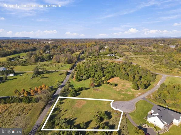 4 Tess Cir, Martinsburg, WV 25404