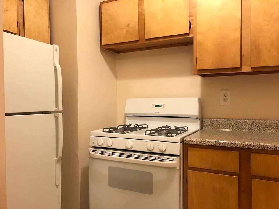 2nd image of 143-08 Roosevelt Ave #411