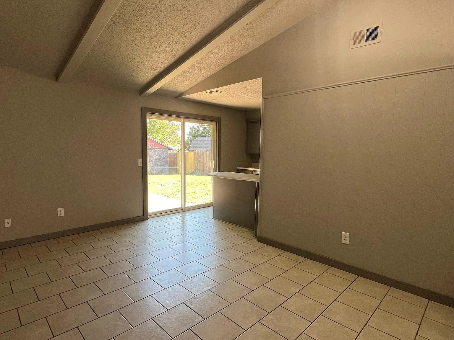 4 bed, 1116 sqft, $1,350 — Photo 3