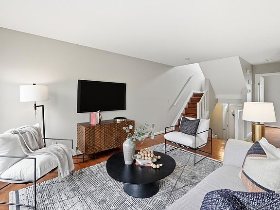 5th image of 407 Elizabeth St