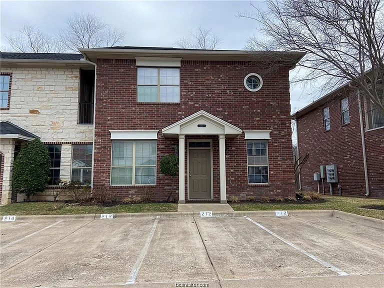 212 Forest Dr — Photo 1