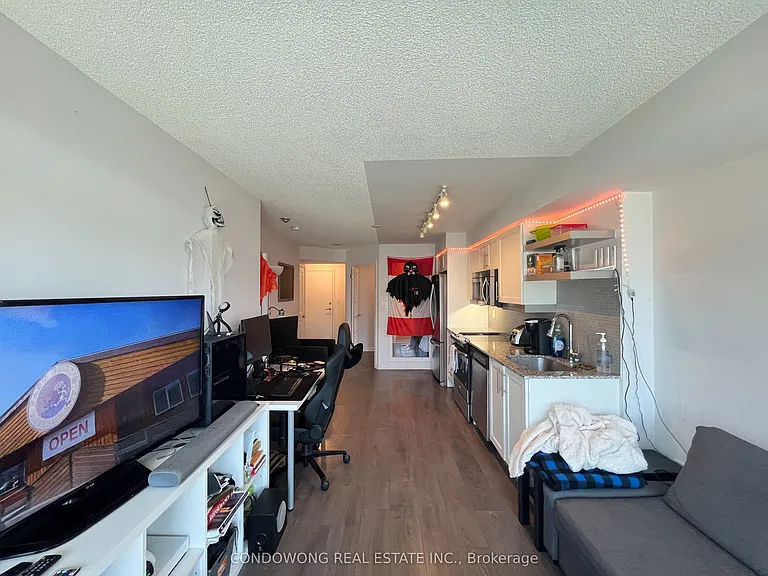400 Adelaide St E #1910 — Photo 2