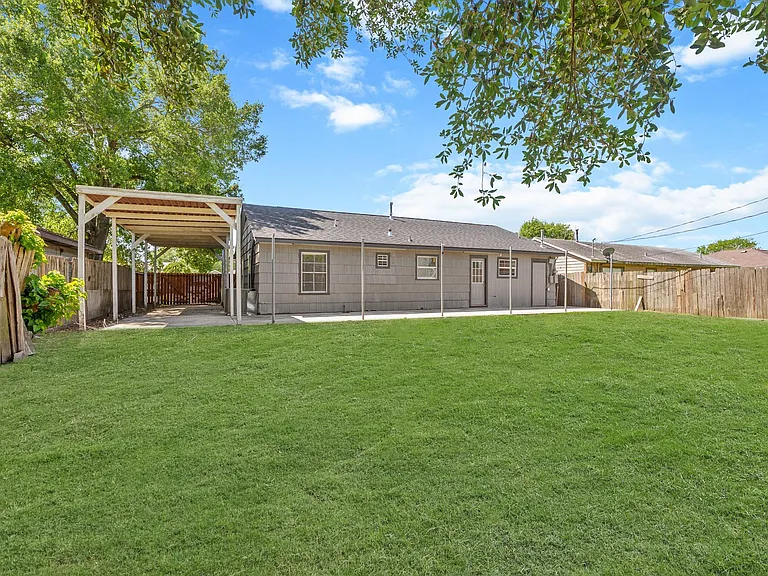 3209 Chestershire Dr — Photo 32