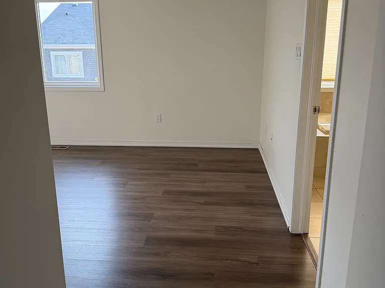 235 Apple Hill Cres — Photo 13