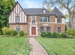 380 Neff Rd, Grosse Pointe, MI 48230