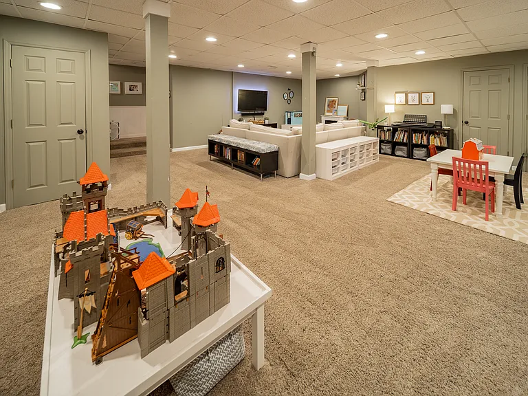 (previous photo showing furnishings that have since been removed)