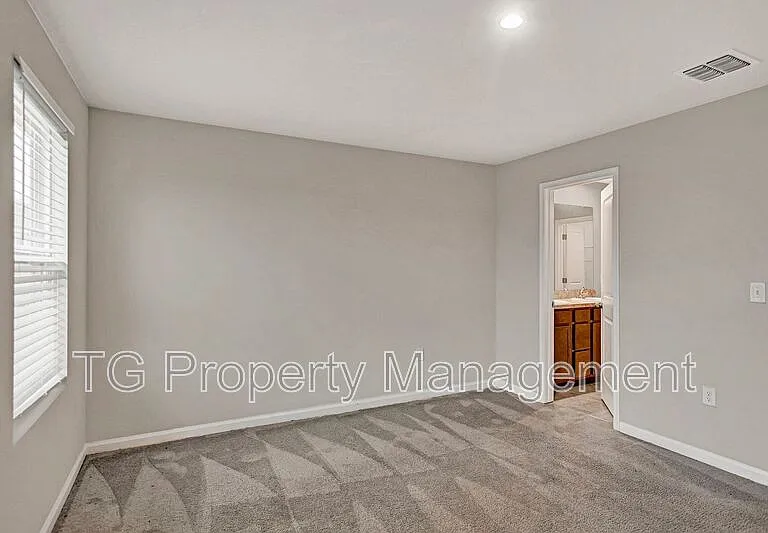 5958 Creekside Crossing Dr — Photo 14
