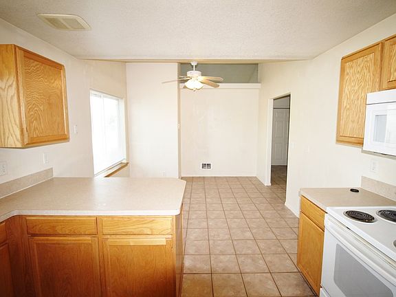 3rd image of 2819 E Chasewood Dr