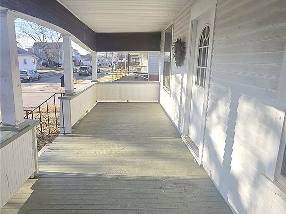 3rd image of 1701 Dewey St
