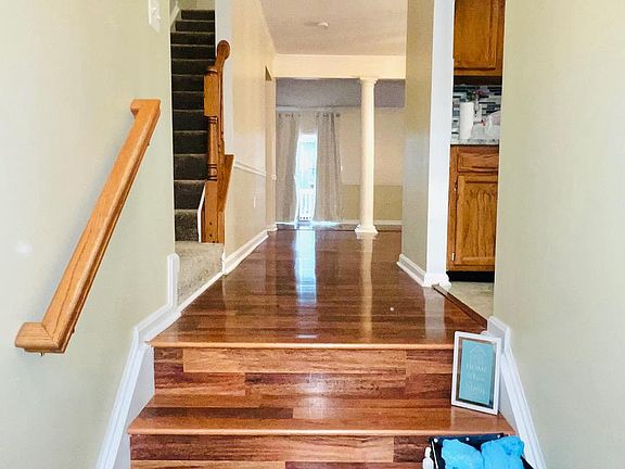 3rd image of 530 Kalmia Sq NE