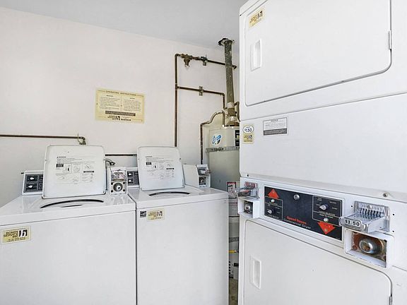 4th image of 421-427 San Vicente Blvd #423A
