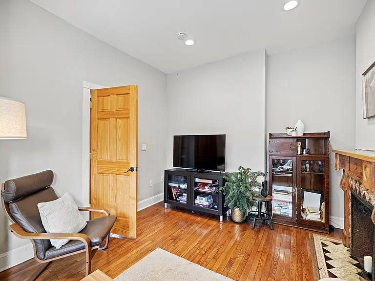 547 Florida Ave NW #7 — Photo 7