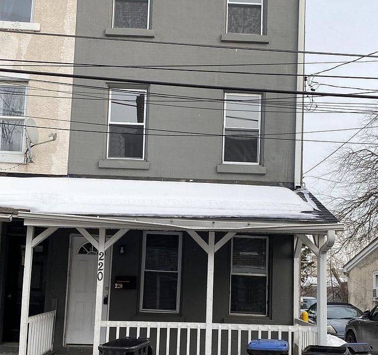 1st image of 220 Pearl St