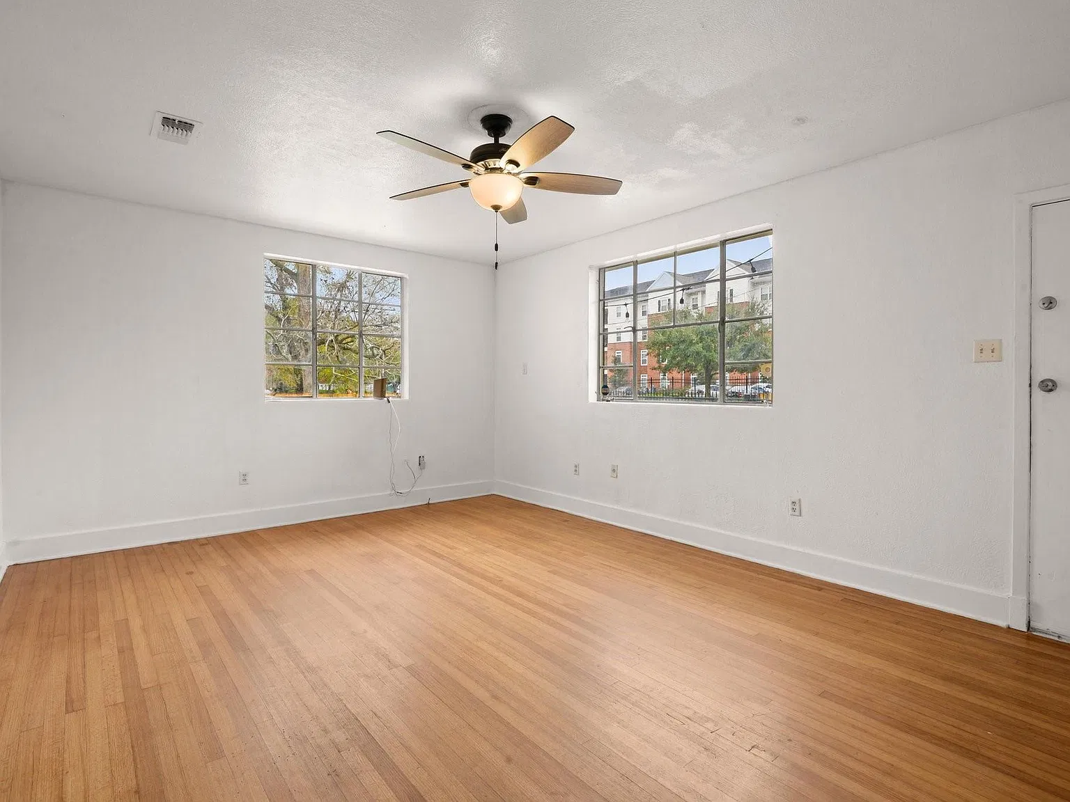 3 bed, 1400 sqft, $1,400 — Photo 4