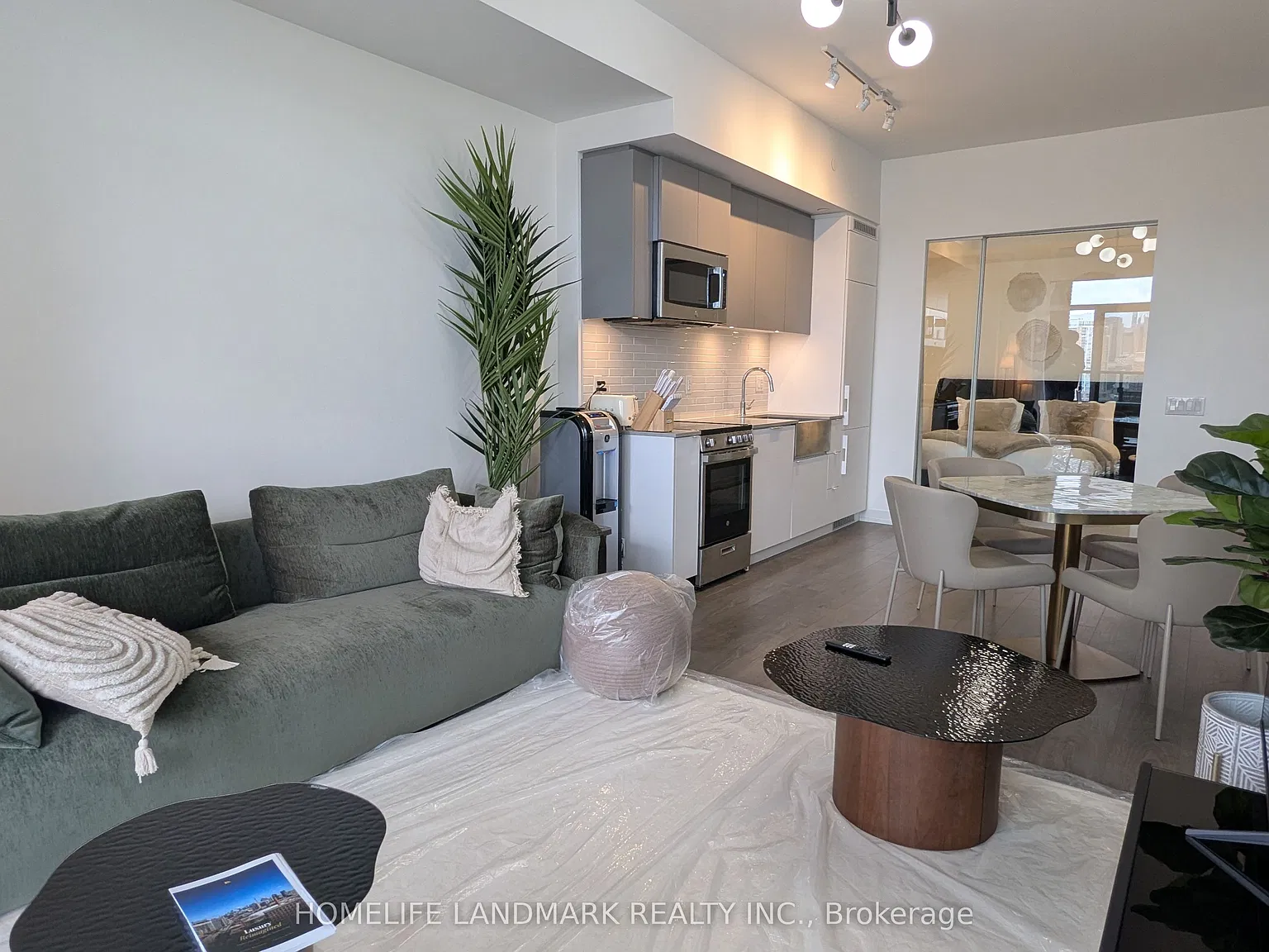 3 bed, $1,900 — Photo 3