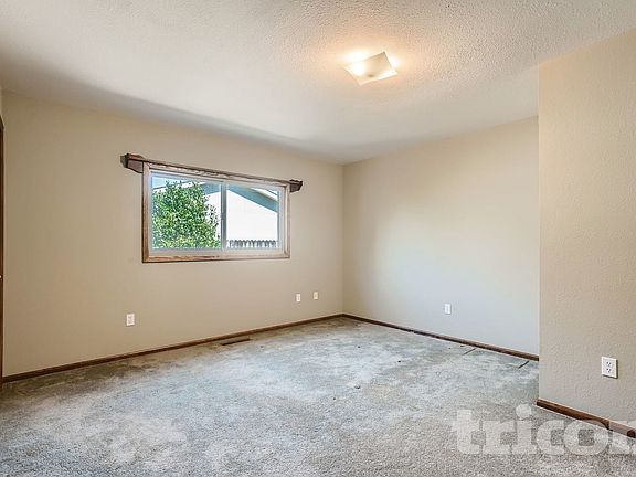 3rd image of 537 Redwood Cir