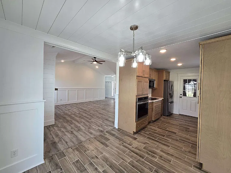 302 Kingston Rd — Photo 14