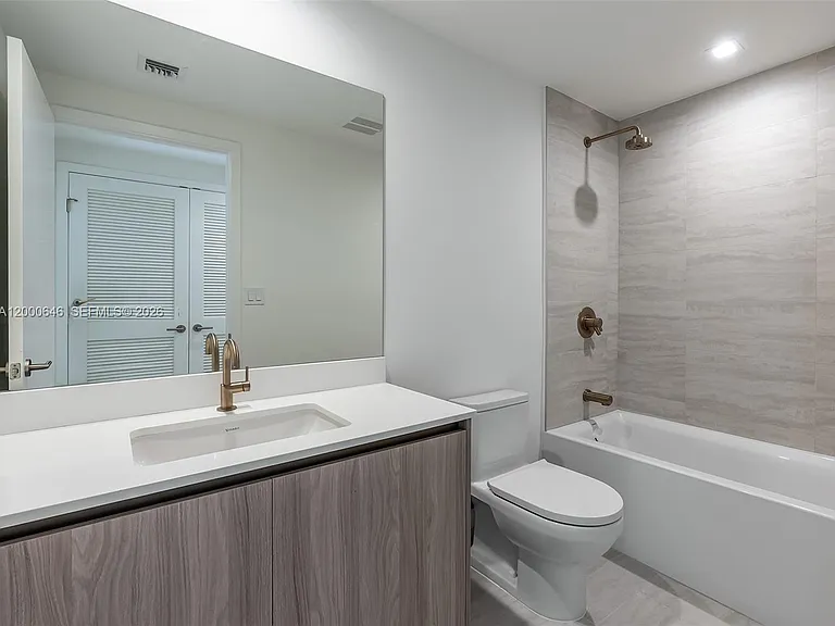 77 SE 5th St #2013 — Photo 6
